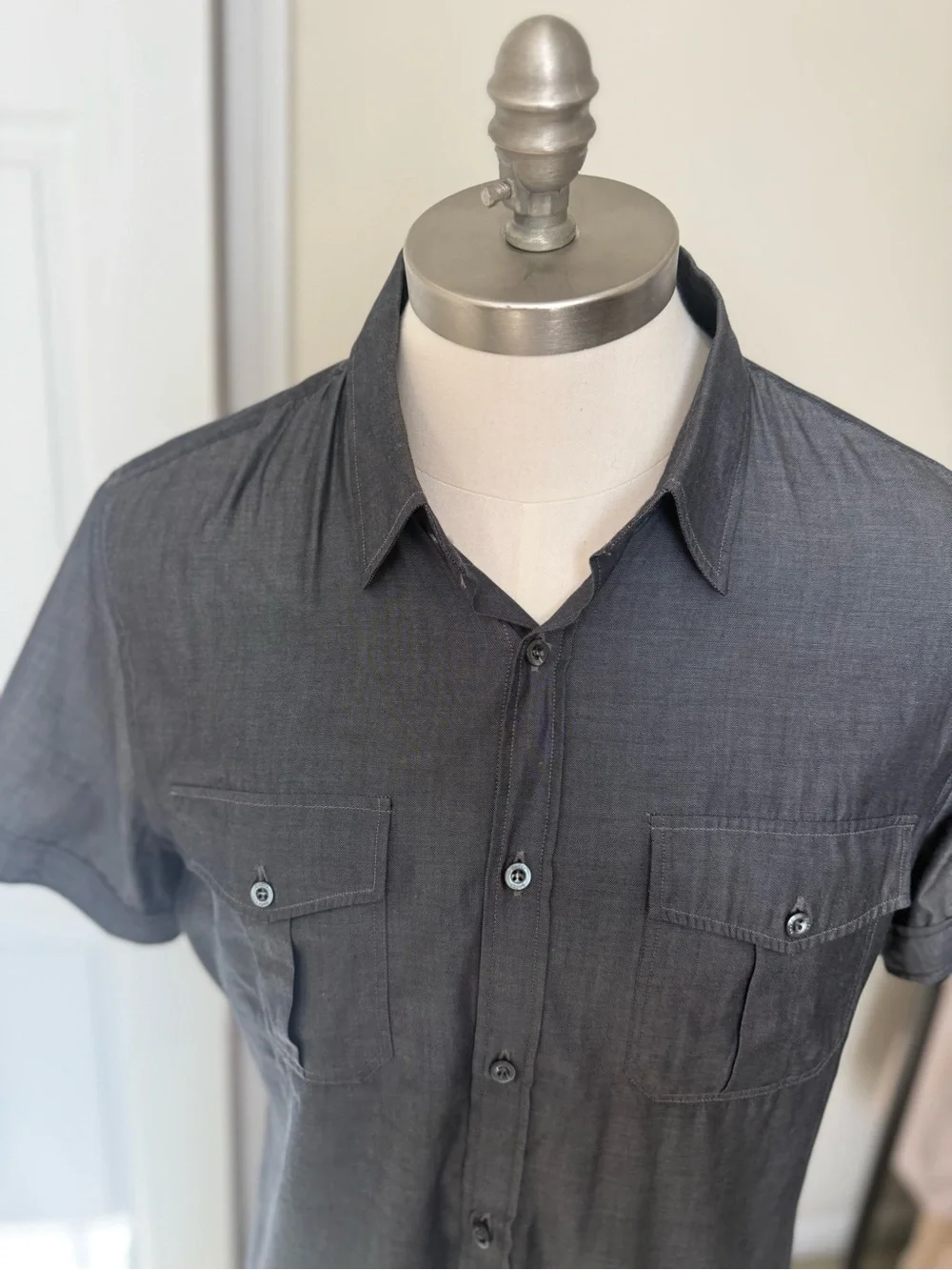 Gucci Men's Short-Sleeve Button-Down Shirt in Dark Gray